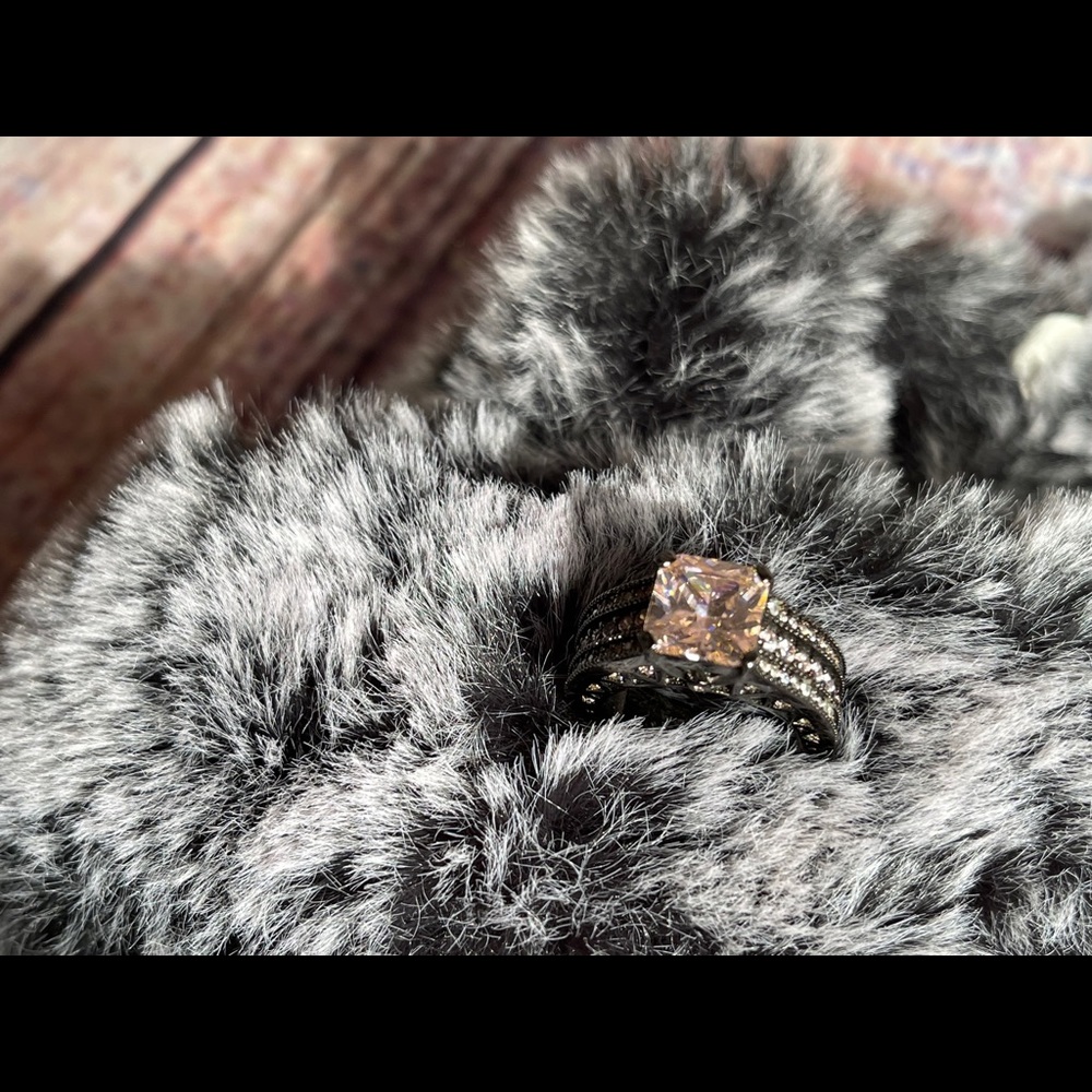 Wedding ring - Picture 2 of 5